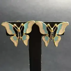 蝶々モチーフ　イヤリング　大ぶり