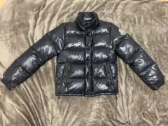 モンクレール、エベレスト(シャイニーブラック、裏地は淡い金色)、サイズ0。