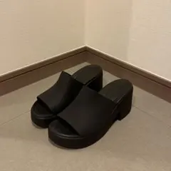 【crocs】ブラック 厚底サンダル W7（23cm相当）