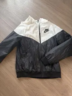 NIKEのウィンドブレーカー