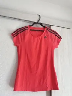 adidas フィットネス用トップス ピンク