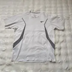 【匿名配送】Nike Dri-FIT 白 半袖シャツ XLサイズ Vネック