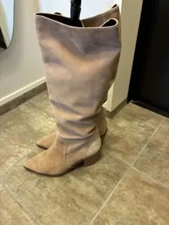 コールハーン　ベージュ スエード ロングブーツ 中ヒール