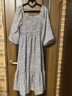 パンプキンポート　花柄ロングワンピース スクエアネック パフスリーブ フレア