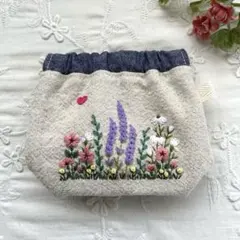 【414】ハンドメイド　刺繍バネ口ポーチ