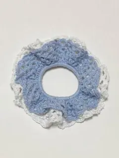 コットンの青と白のフリルシュシュ