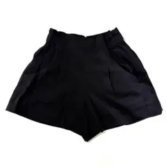 【美品】GU｜バックジップタックショートパンツ（ブラック／Sサイズ）