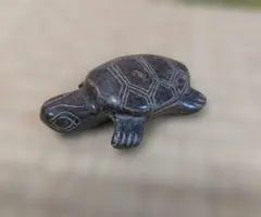 亀の置物 石彫りのサムネイル