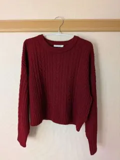 バーガンディ ケーブルニット セーター