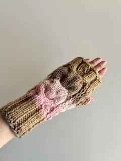 ケーブル編み指なし手袋 ベージュ・ピンク