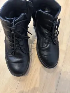 黒のレザーブーツ