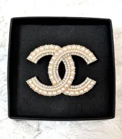CCロゴ ダブルCロゴ ブローチ　パール　ゴールド