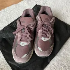 New Balance 2002R パープル スニーカーのサムネイル