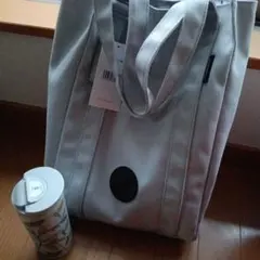 トートバッグとステンレスボトル