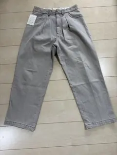 FARAH ファーラー　Two-tuck Wide Tapered Pantsのサムネイル