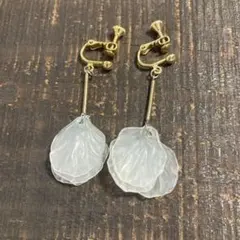 花びらデザイン ノンホールピアス