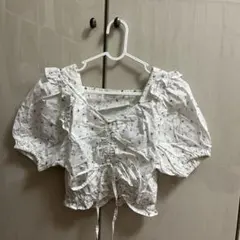 continuier de NICE CLAUP フラワーショートブラウス