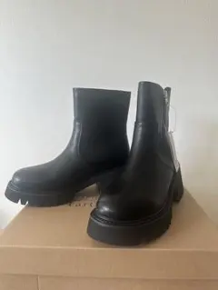 ブラックレザー風厚底ショートブーツ