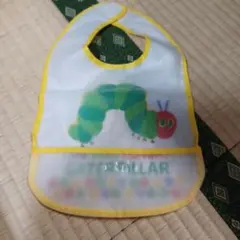 はらぺこあおむし、食事用エプロン