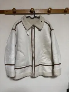 ホワイト フリースジャケット 襟付き