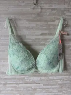 B75」トリンプ チャーミングラマー スリムライン DeepV ブラジャー