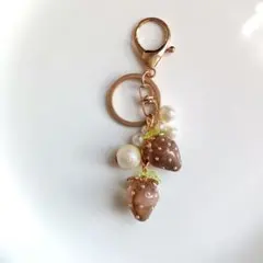 №380　SALE　イチゴ　キーホルダー　バッグチャーム　ハンドメイド