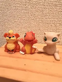 ち*ろ様 ポケモン フィギュアセット リザードン ミュウ ガーディ他