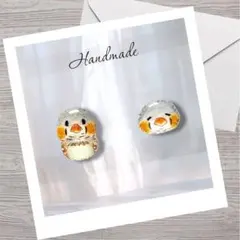 キンカチョウ ピアス（ノーマル）小ぶり ハンドメイド 鳥モチーフ 樹脂ピアス