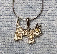 犬の形 ストーン付き ネックレス
