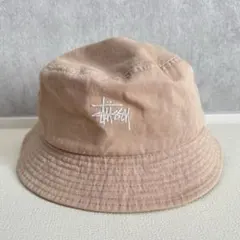 STUSSY バケットハット ベージュ ロゴ 刺繍 シンプル 人気 ステューシー