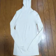 ユニクロ　エクストラファインメリノリブタートルネックセーター