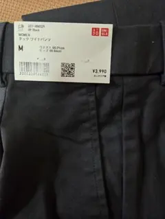 ●新品●　UNIQLO 黒 タックワイドパンツ Mサイズ