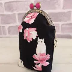 ハンドメイドがま口ポーチ　タバコケース　ネコチャーム付き