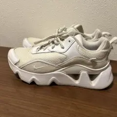 NIKE ホワイト スニーカーのサムネイル