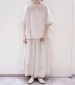 ツハル 綿麻モチーフ刺繍ブラウス