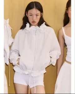 最終値下げ！完売品ZARA フリルトリム ジップアップジャケット S ホワイト 最終値下げ！完売品ZARA フリルトリム ジップアップジャケット S