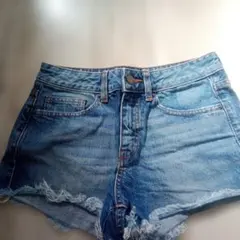 GU デニムショートパンツ カットオフ　Mサイズ