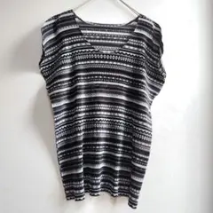 ★極美品★プリーツプリーズ　 総柄トップス　ノースリーブ　イッセイミヤケ ３