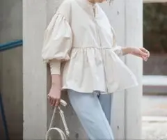 【タグ新品】NATURALBEAUTY バルーンスリーブペプラムフォルムブルゾンのサムネイル