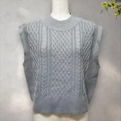 【エシーム】(M) ライトグレー ケーブル編み ニットベスト
