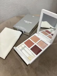 トムフォード 2025 ホリデー　アイカラークォード 01SN シャレーミンク