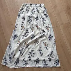アズールバイマウジー　花柄スカート　3/17までの価格