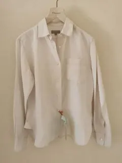 マーガレットハウエル 淡いライトグレー リネンシャツ とろみとハリのあるトップス