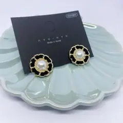 レディース　オシャレ　上品な　パールピアス　チェーンデザイン