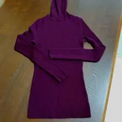 ユニクロ　タートルネックセーター（パープル）