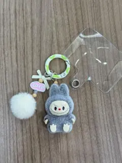 【ラスト1点】らぶぶ Labubu キーホルダー グレー　大人気 可愛い