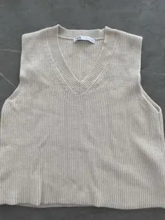 ZARA Vネック ニットベスト ベージュLのサムネイル