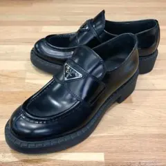 美品】PRADA プラダ 厚底 レザーローファー 三角ロゴ 7.5 黒 - メルカリ