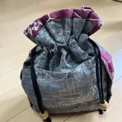 グレーと赤の巾着袋　和柄