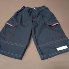 黒のカーゴハーフパンツ